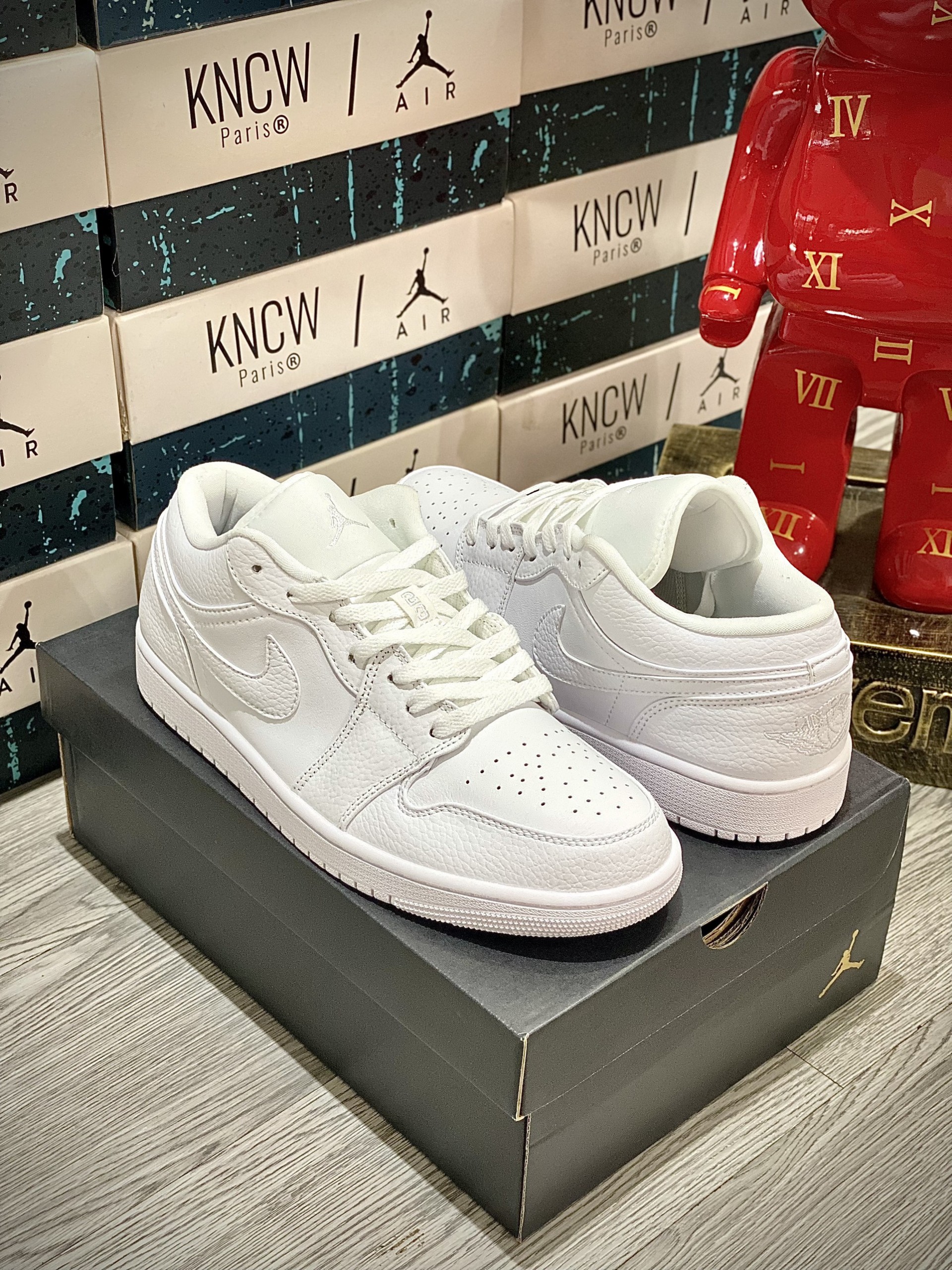 Giày Nike Air Jordan 1 Low 'Triple White' - Like Auth Giày Jordan 1 Low Triple White