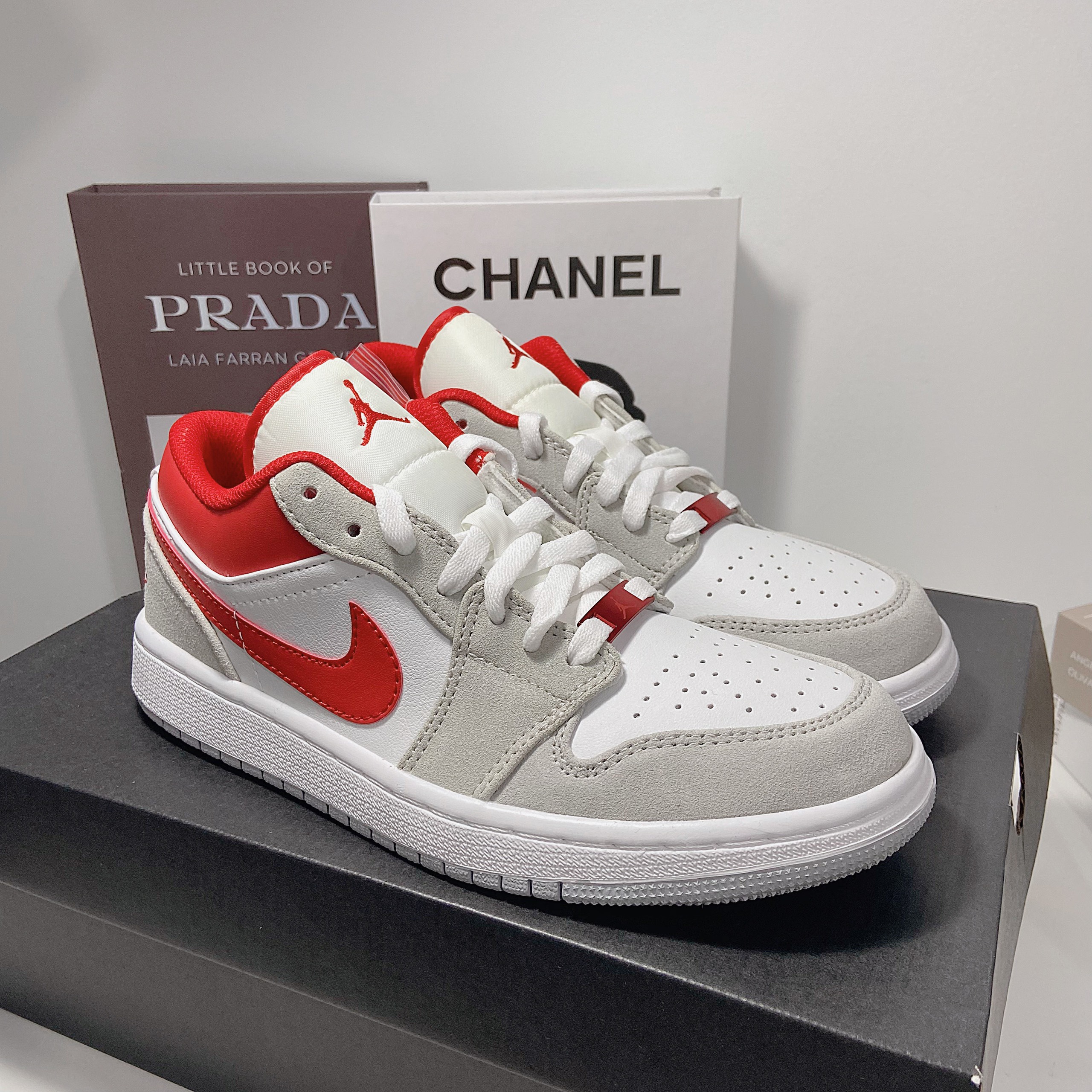 Giày Nike Air Jordan 1 Low SE Light Smoke Grey Gym Red- Like Auth giày Light Smoke Grey Gym Red
