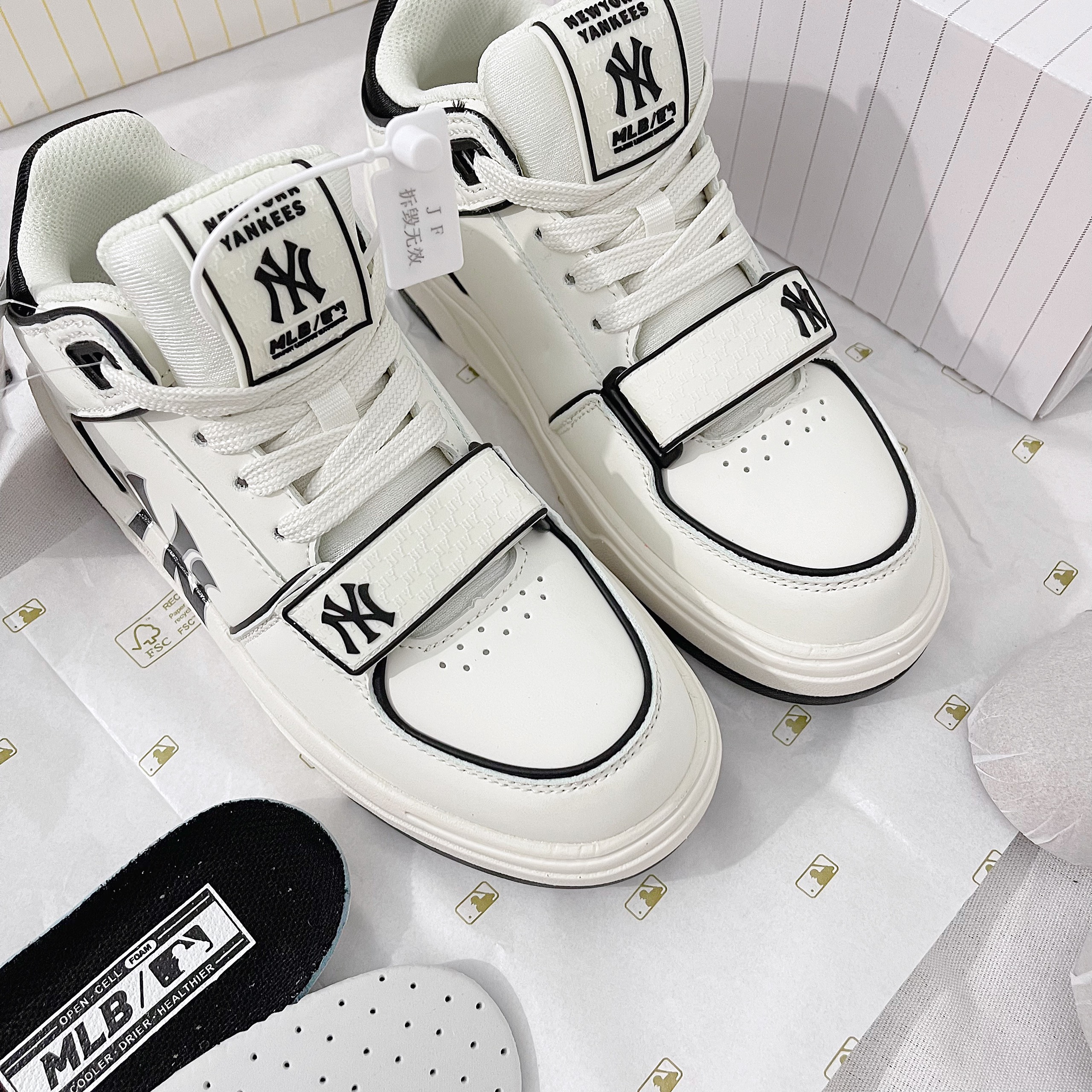 Giày MLB Chunky Liner Mid New York Yankees 'White Black' - Best Quality Giày MLB Chunky Liner Mid New York Yankees 'White Black'_yoyo1sneaker