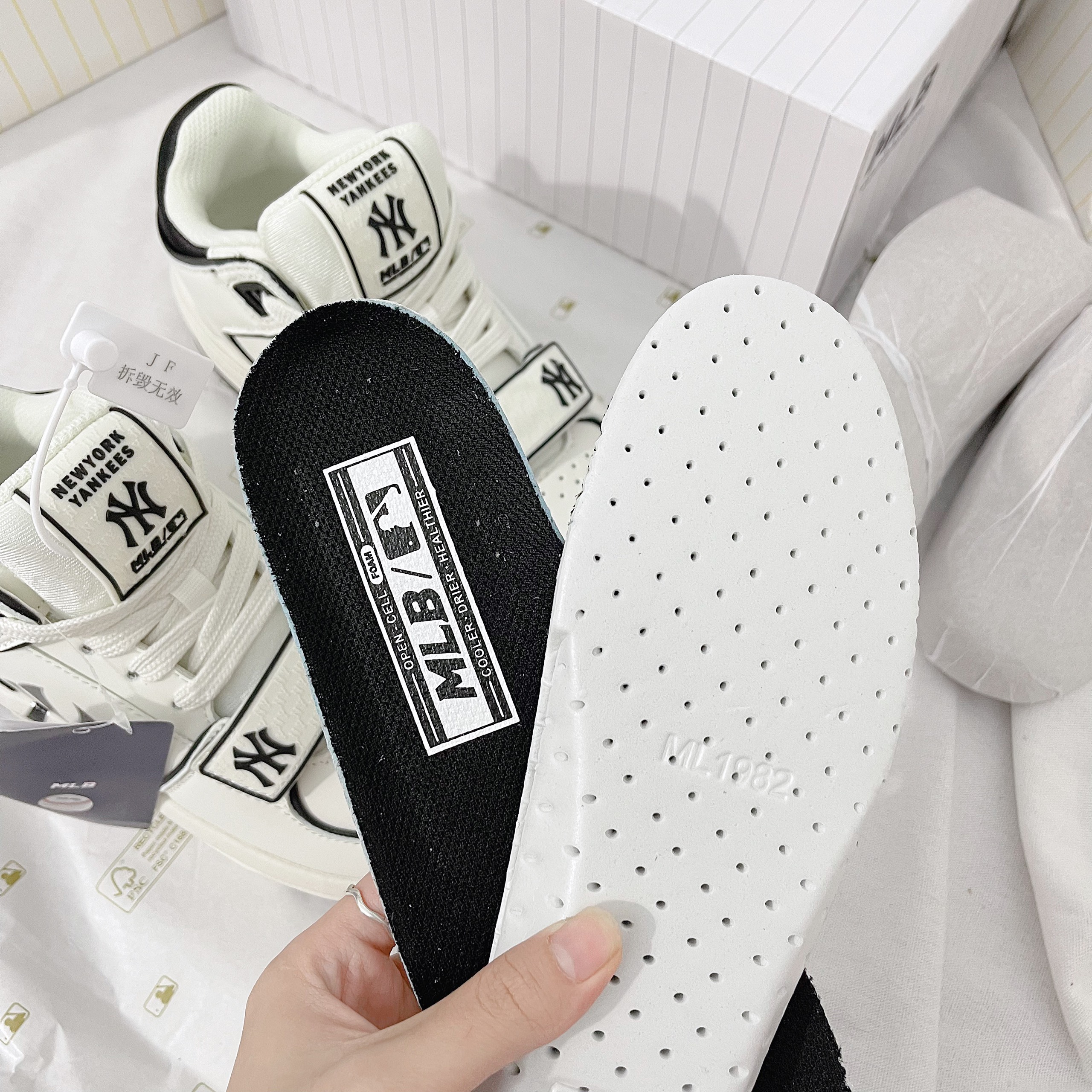 Giày MLB Chunky Liner Mid New York Yankees 'White Black' - Best Quality MLB Mid White Black_yoyo1sneaker