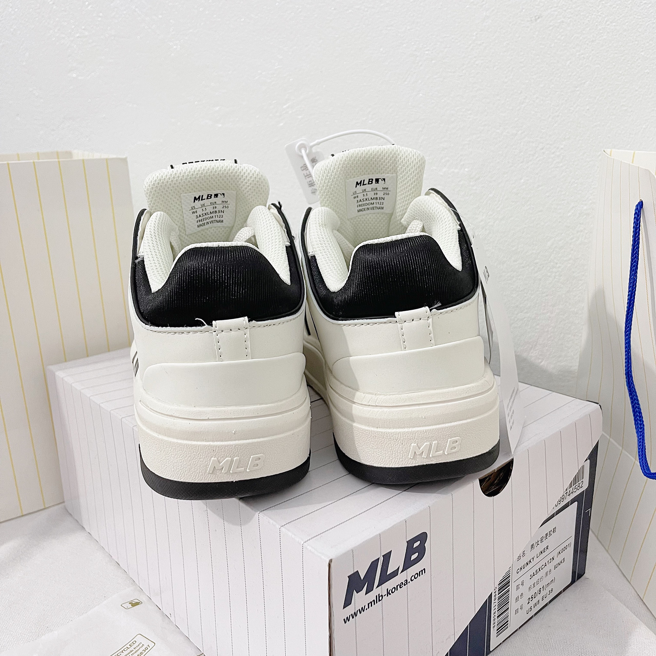 Giày MLB Chunky Liner Mid New York Yankees 'White Black' - Best Quality Giày MLB Chunky Liner Mid New York Yankees 'White Black'_yoyo1sneaker