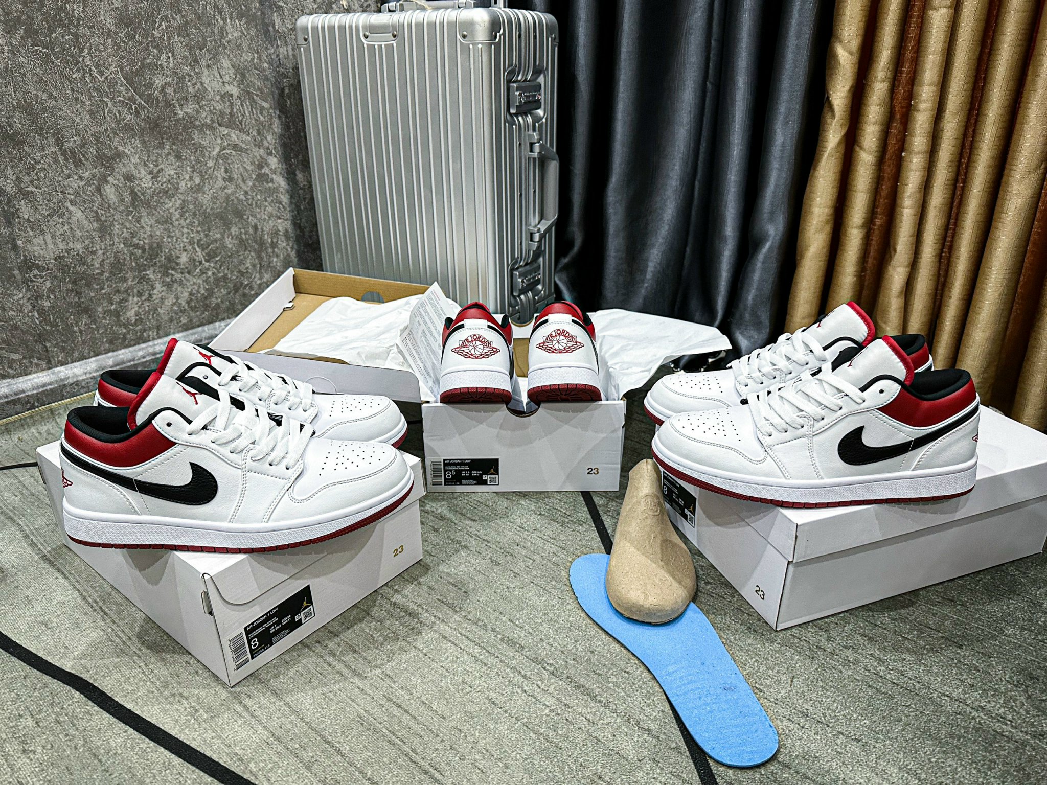 Giày Nike Air Jordan 1 'White University Red Black' - Like Auth Nike Air Jordan 1 'White University Red Black'