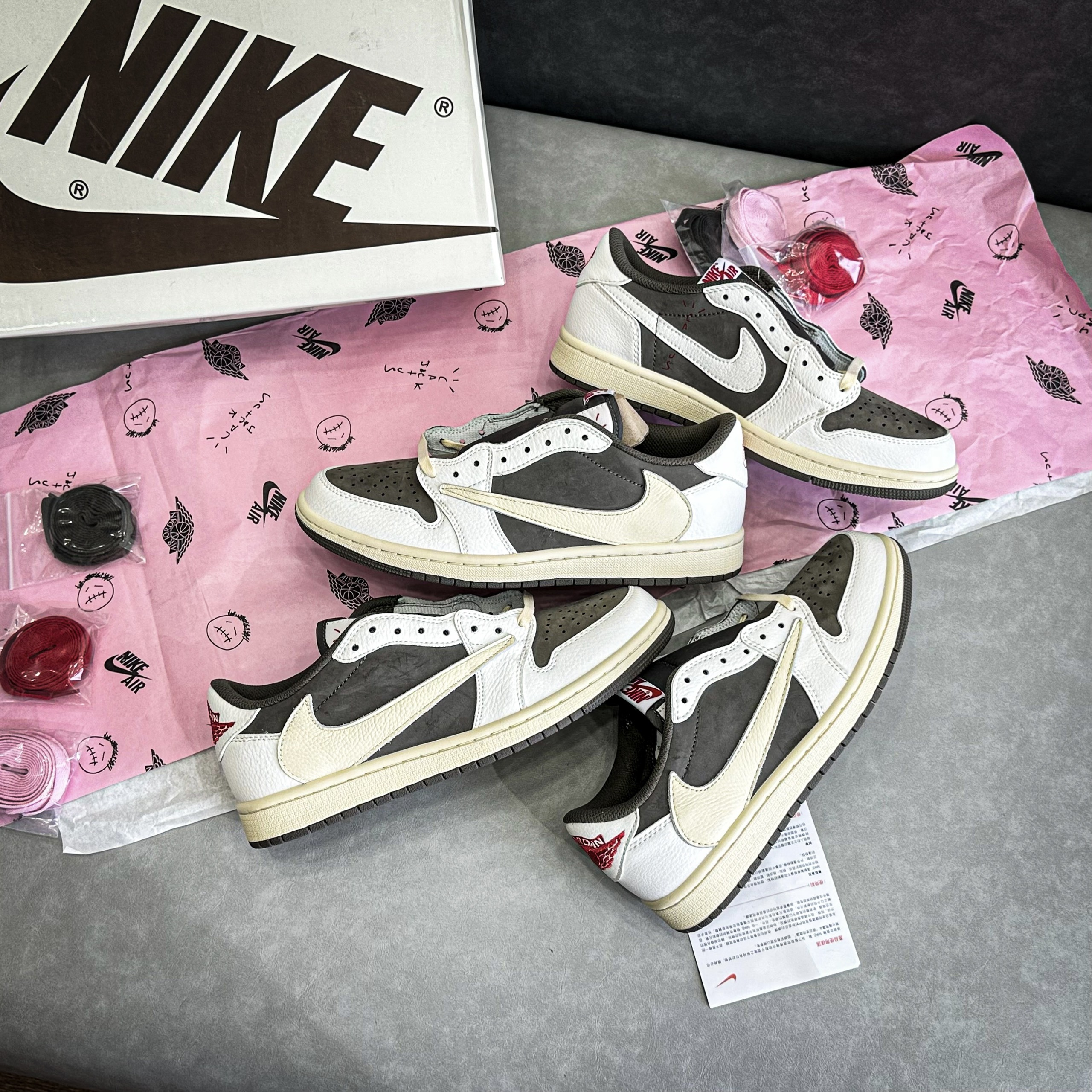 Giày Nike Air Jordan 1 x Travis Scott 'Reverse Mocha' Giày Nike Air Jordan 1 x Travis Scott 'Reverse Mocha'