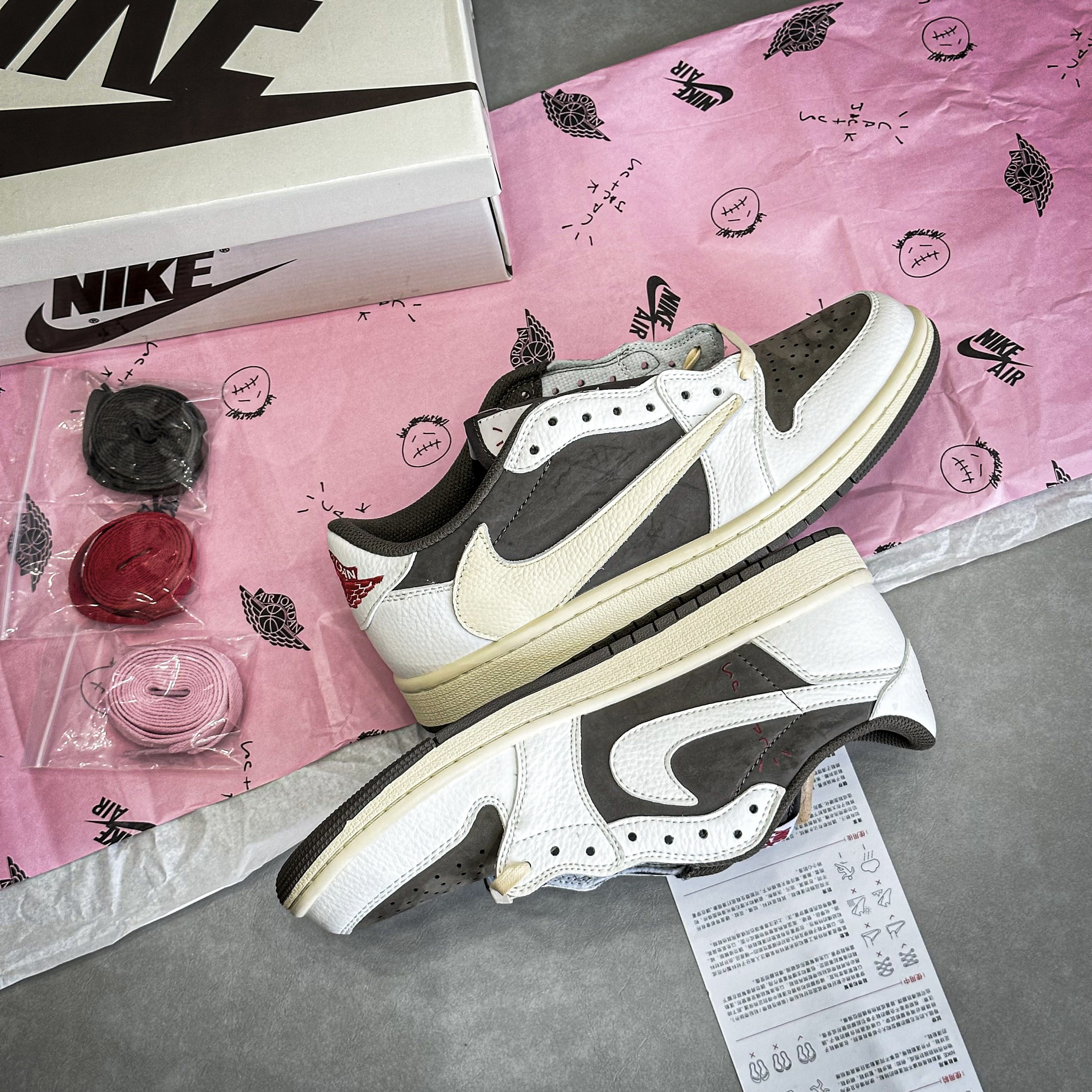 Giày Nike Air Jordan 1 x Travis Scott 'Reverse Mocha' Giày Nike Air Jordan 1 x Travis Scott 'Reverse Mocha'