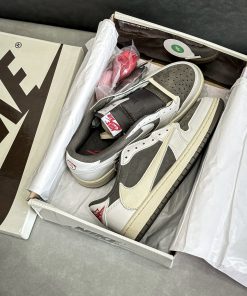 giay sneaker nike air jorrdan travis scott reverse mocha like auth 4
