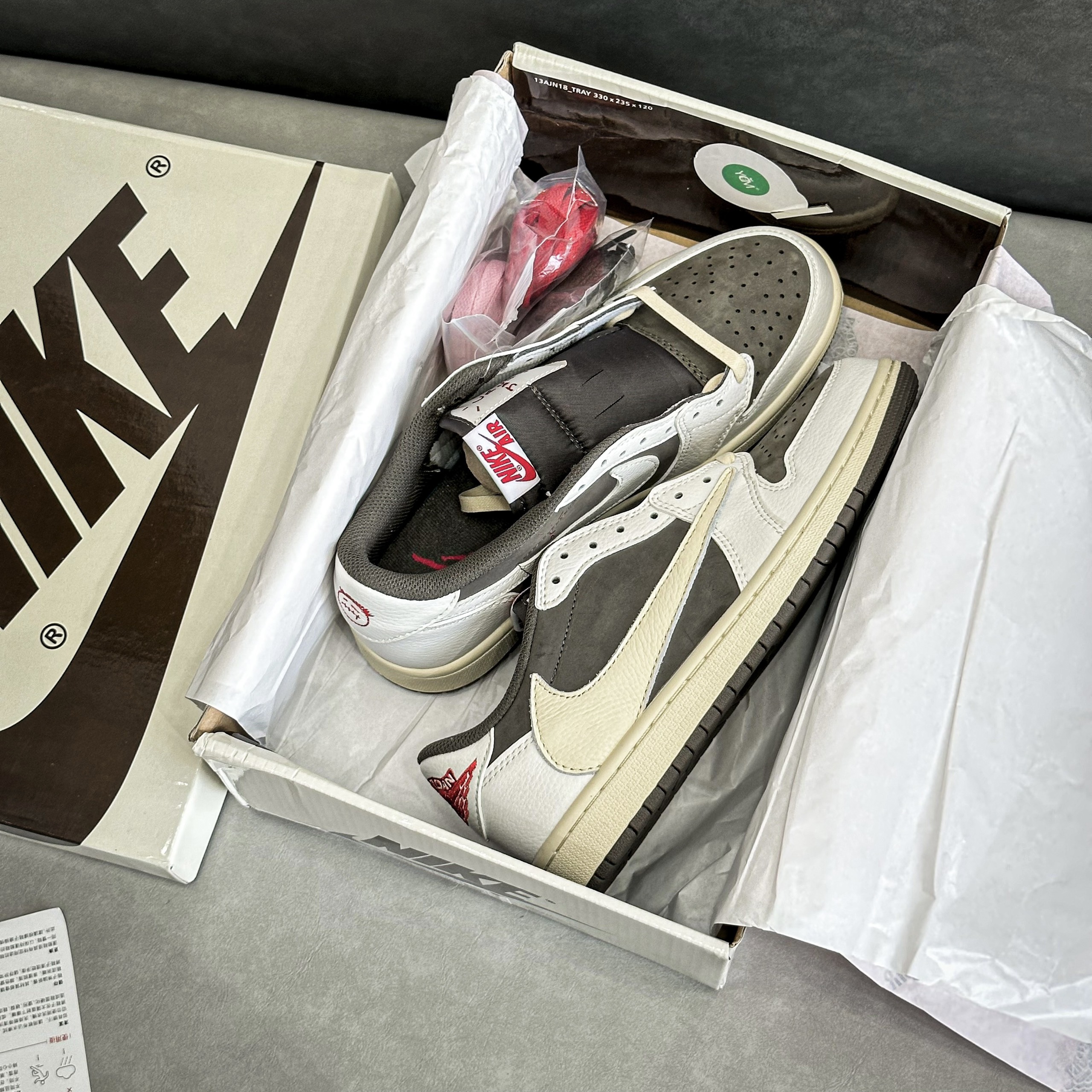 Giày Nike Air Jordan 1 x Travis Scott 'Reverse Mocha' Giày Nike Air Jordan 1 x Travis Scott 'Reverse Mocha'