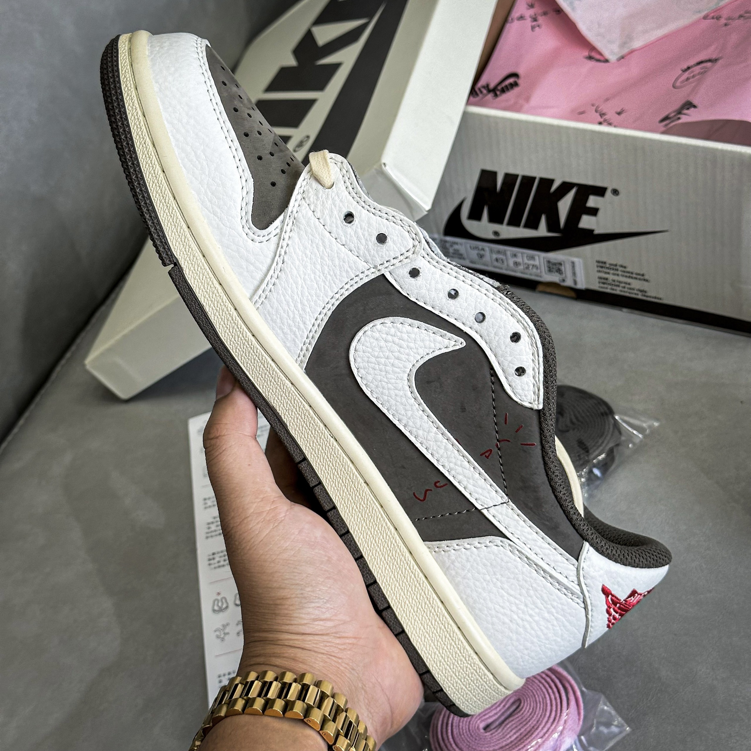 Giày Nike Air Jordan 1 x Travis Scott 'Reverse Mocha' Giày Nike Air Jordan 1 x Travis Scott 'Reverse Mocha'