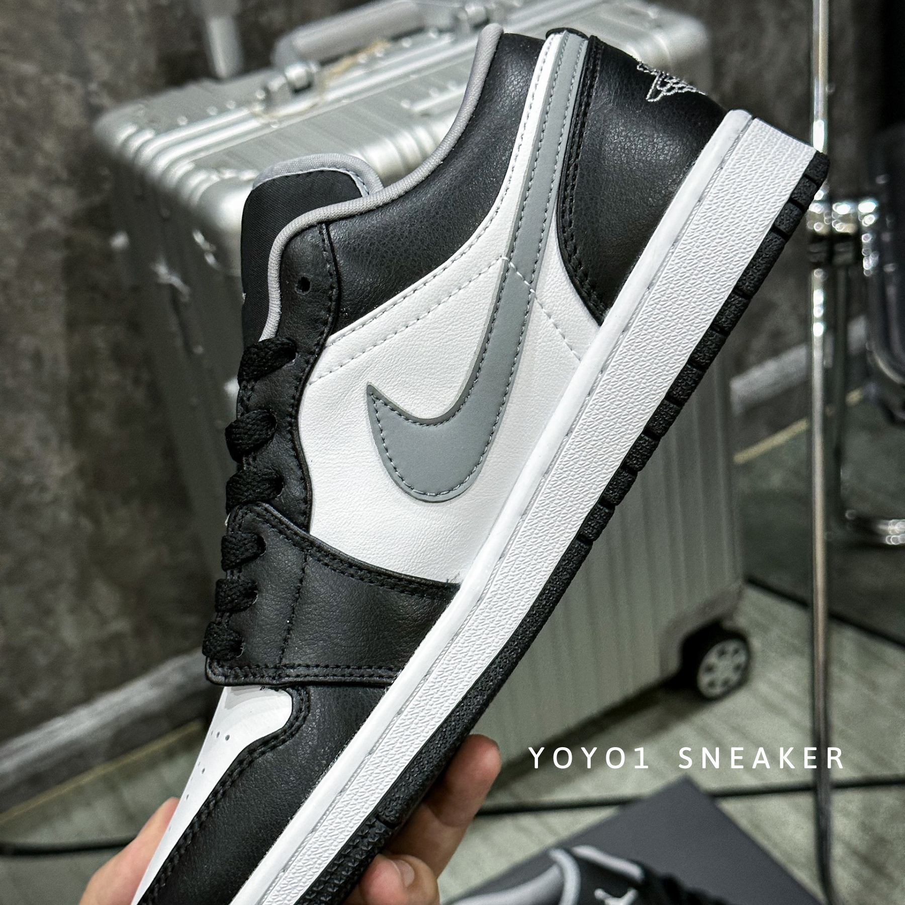 Giày Nike Air Jordan 1 Low Smoke Grey V3 - Like Auth Giày Nike Air Jordan 1 Low Smoke Grey V3 - Like Auth