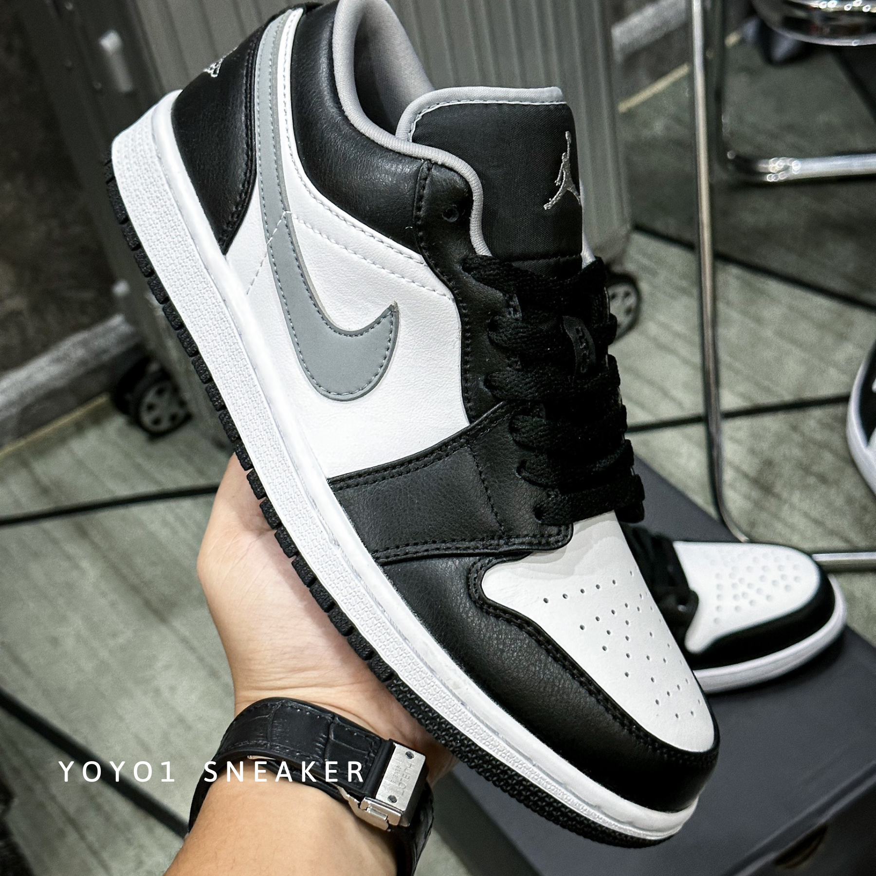 Giày Nike Air Jordan 1 Low Smoke Grey V3 - Like Auth Giày Nike Air Jordan 1 Low Smoke Grey V3 - Like Auth