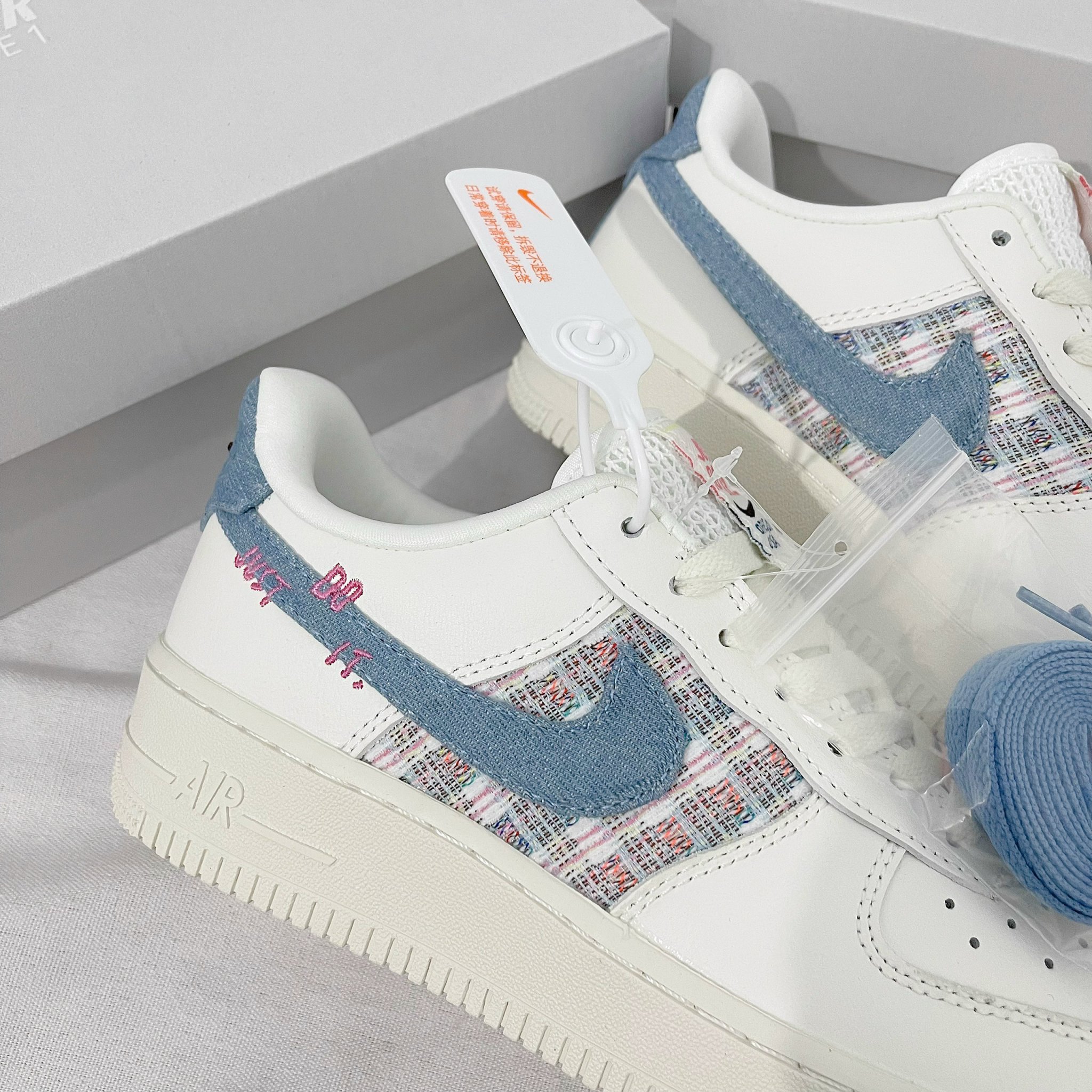 Giày Nike Air Force 1 Low Just Do It 'Denim Swoosh Boucle' - Like Auth Giày Nike Air Force 1 Low Just Do It 'Denim Swoosh Boucle'_yoyo1sneaker