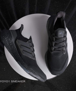 Adidas Ultraboost 22 (8.0) Triple Black