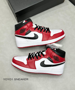 nike jordan 1 mid chicago white toe like auth 2