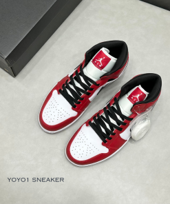 nike jordan 1 mid chicago white toe like auth 6