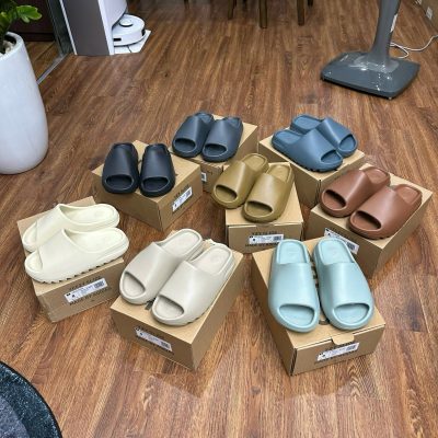 Yeezy Slide: Phong Cách Độc Đáo và Thoải Mái Không Đối Thủ Yeezy Slide