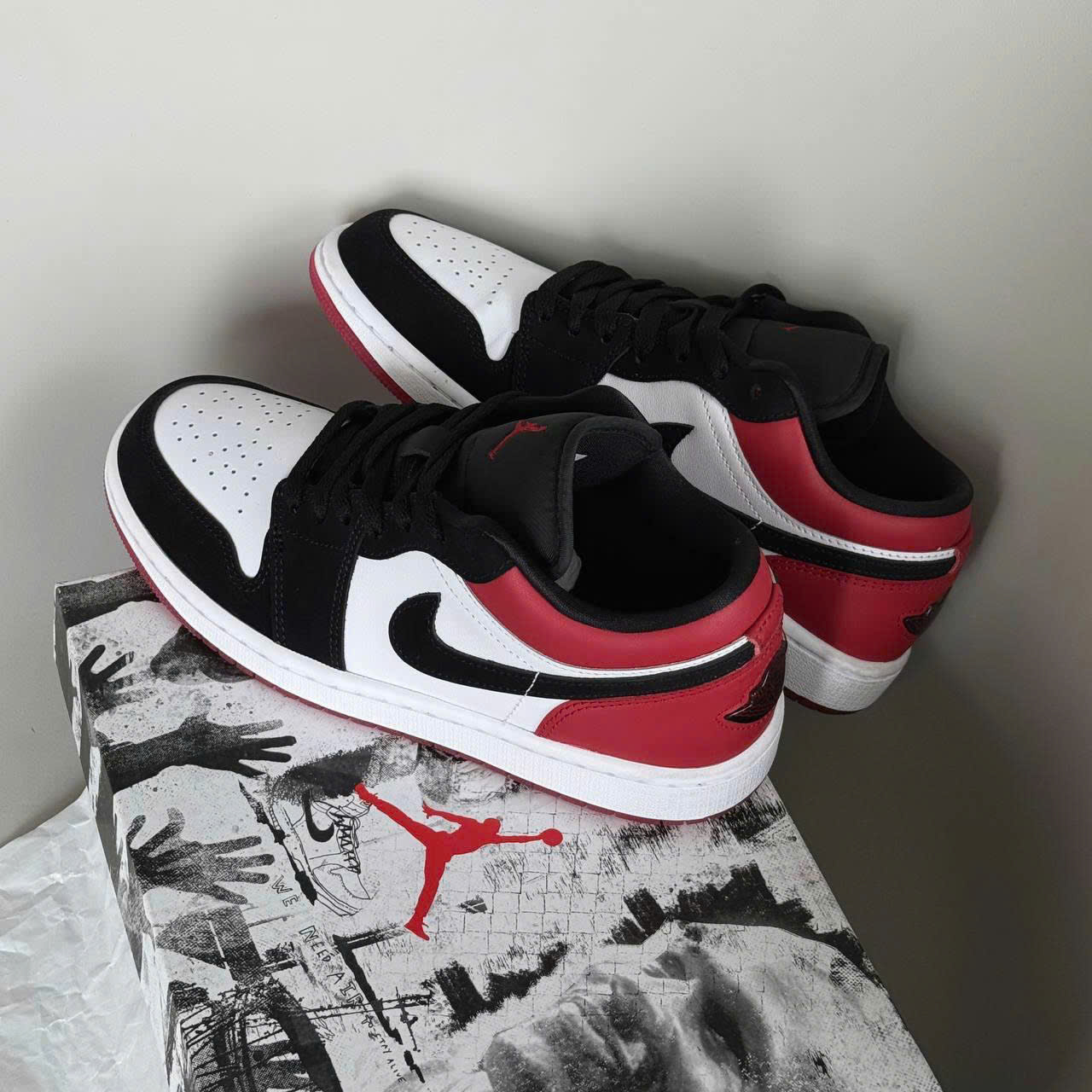 Nike Air Jordan 1 'Black Toe' 2025 Nike Air Jordan 1 'Black Toe' 2025 - Ảnh 4