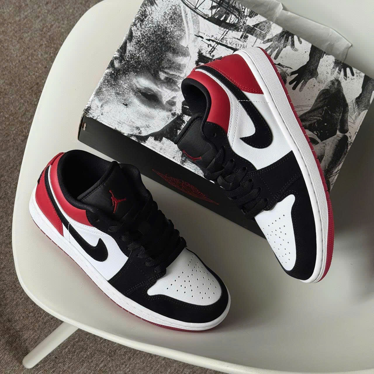 Nike Air Jordan 1 'Black Toe' 2025 Nike Air Jordan 1 'Black Toe' 2025 - Ảnh 2