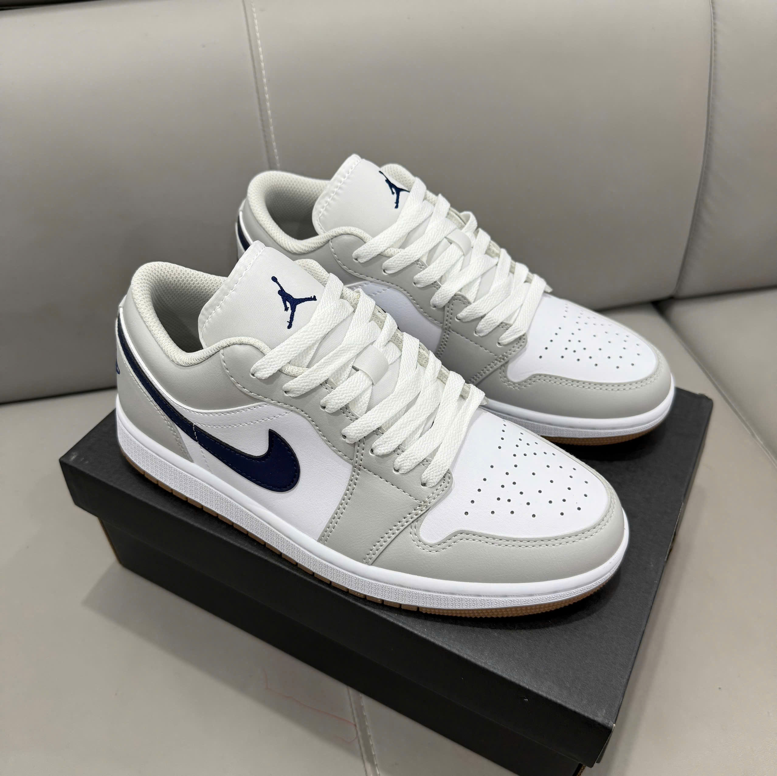 Nike Air Jordan 1 Low 'Georgetown' 2025 Nike Air Jordan 1 Low 'Georgetown' 2025 - Ảnh 2