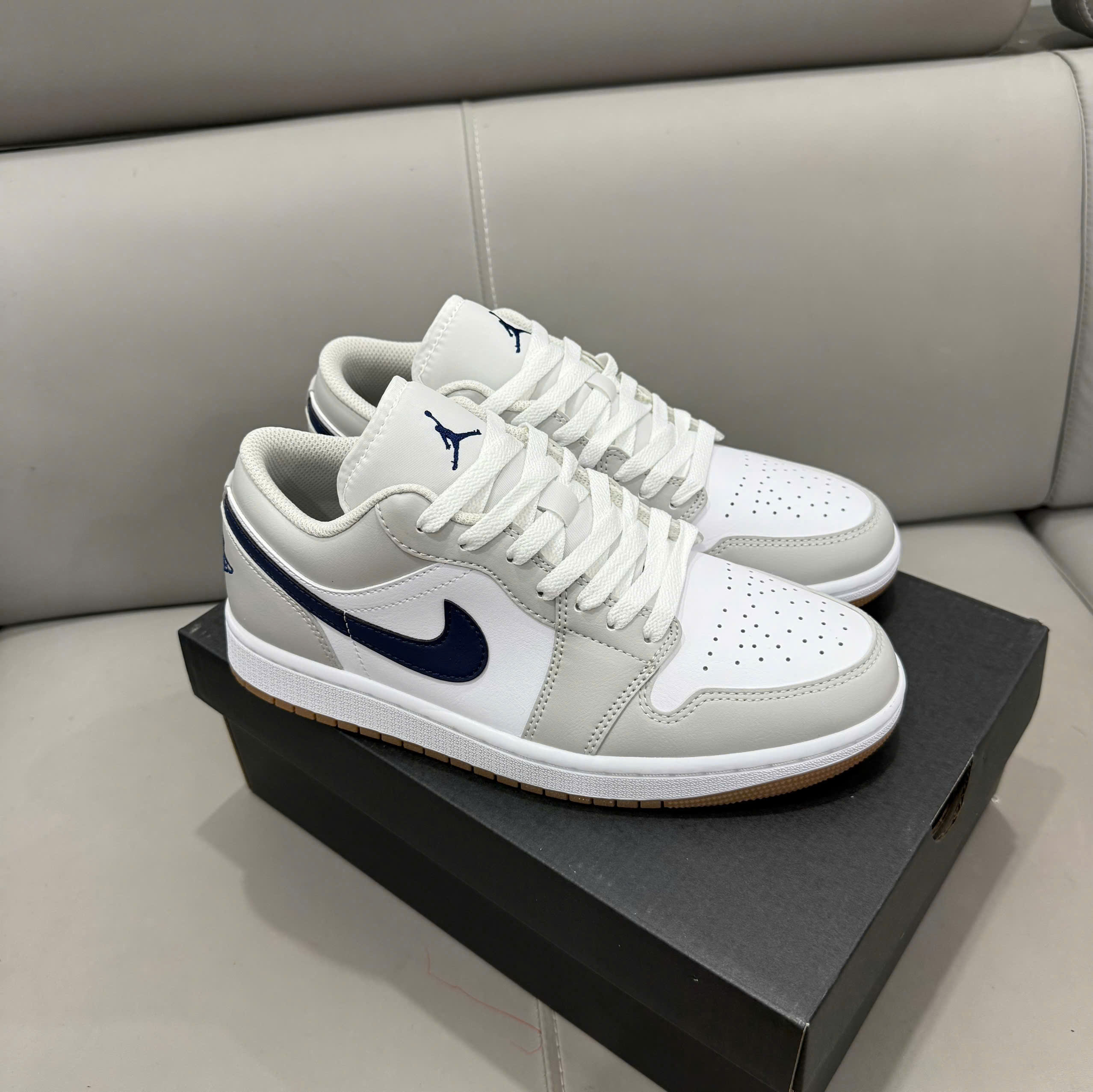 Nike Air Jordan 1 Low 'Georgetown' 2025 Nike Air Jordan 1 Low 'Georgetown' 2025 - Ảnh 3