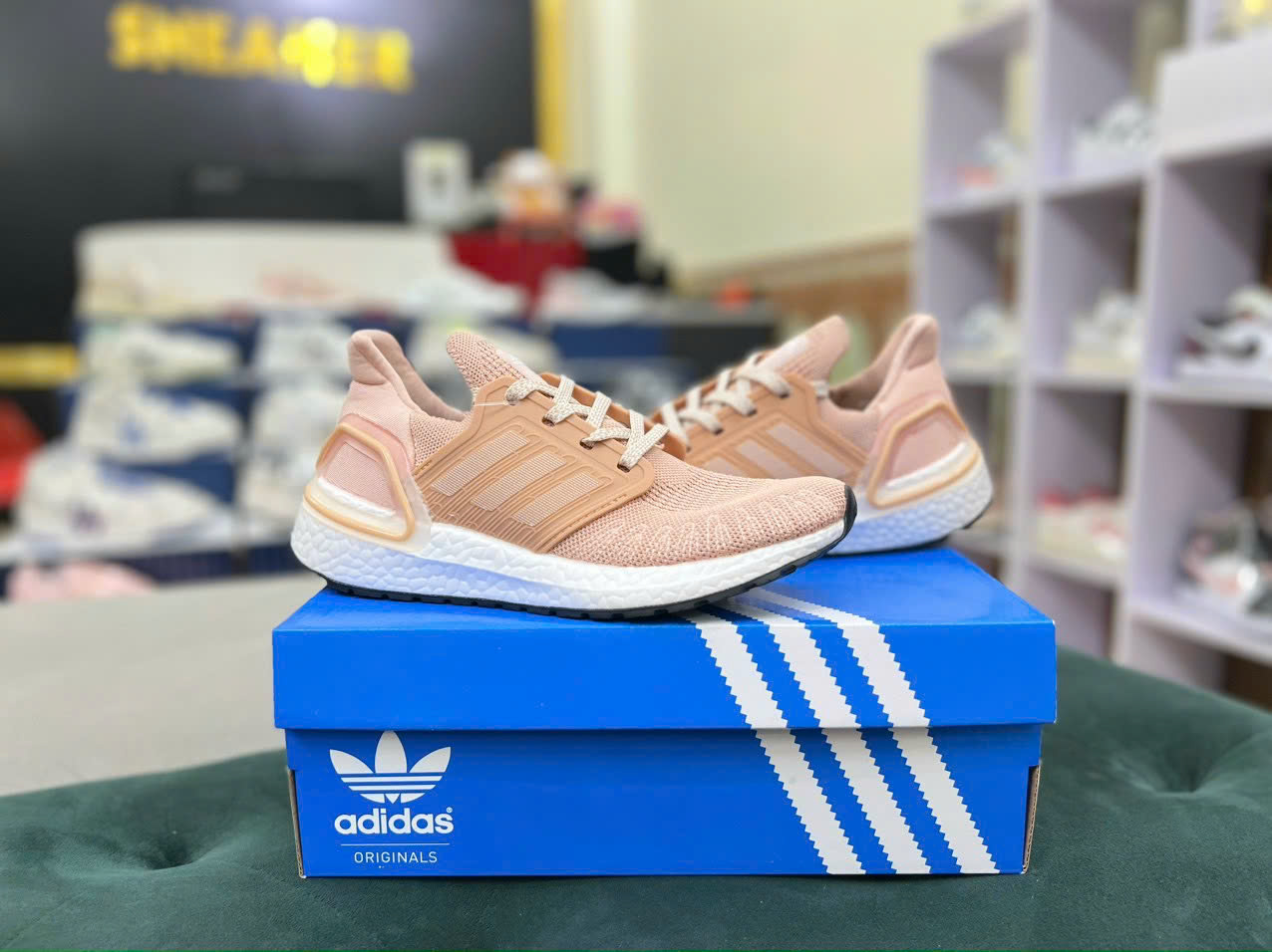 Ultraboost 6.0 SALE (37.5) Ultraboost 6.0 SALE (37.5)